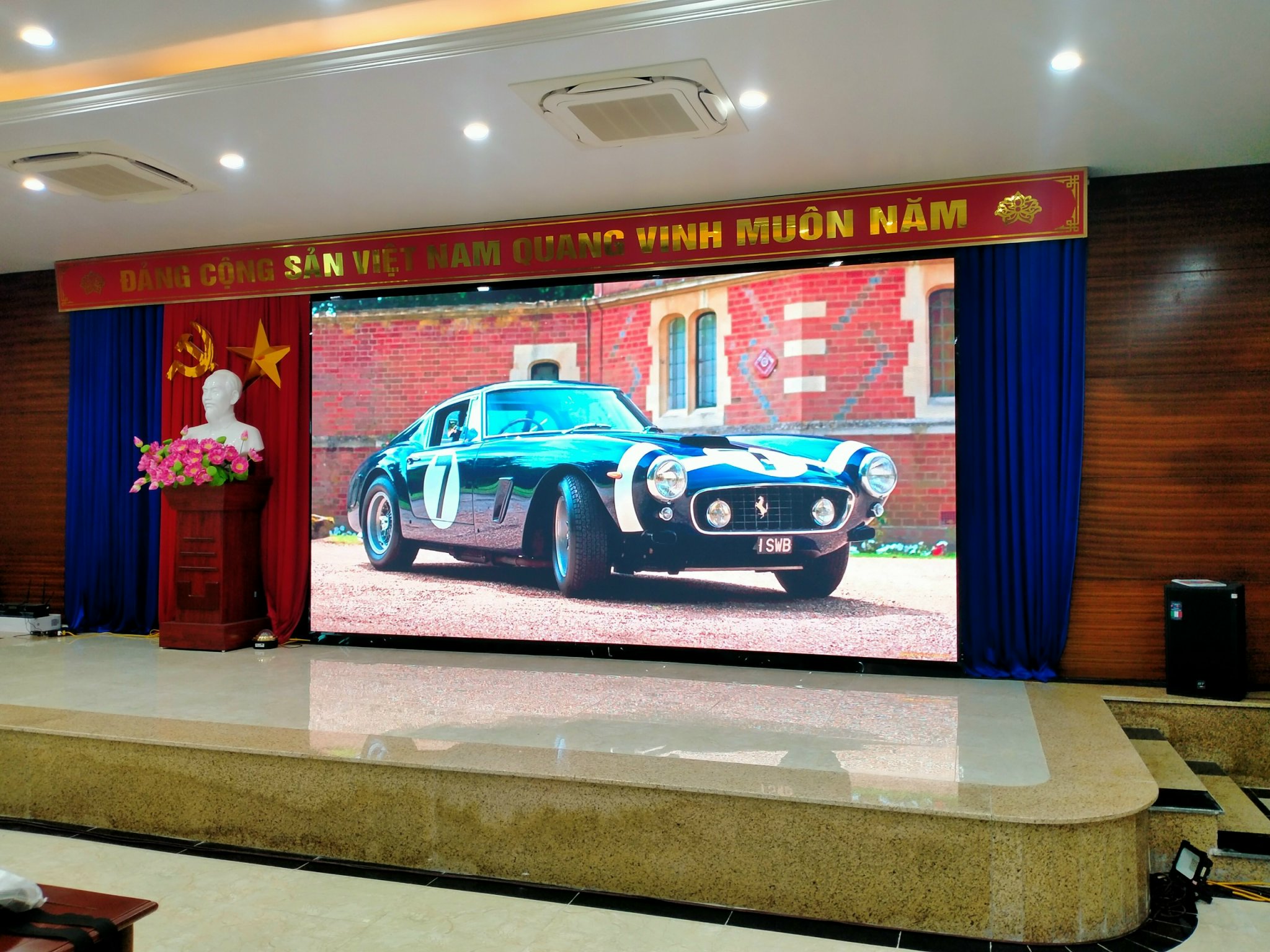 So sanh led trong nha va led ngoai troi 